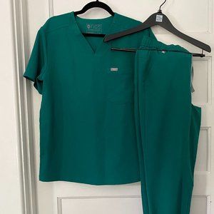 Medium Chisec Top and Tansen Jogger Scrub Bottom Pair - Hunter Green